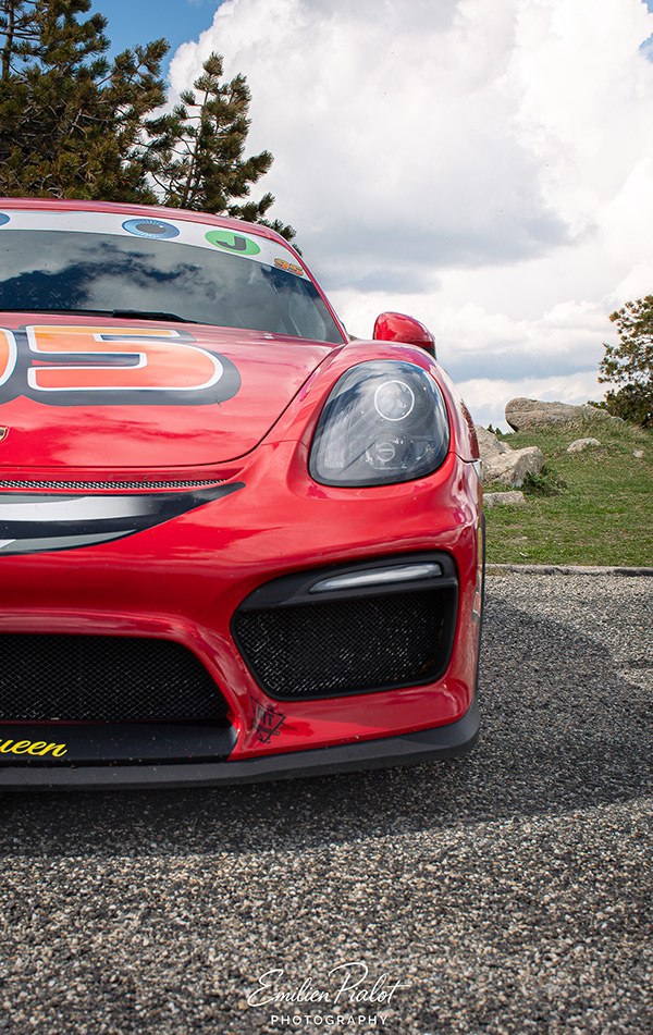 Porsche 718 GT4 RS rouge, vue de face