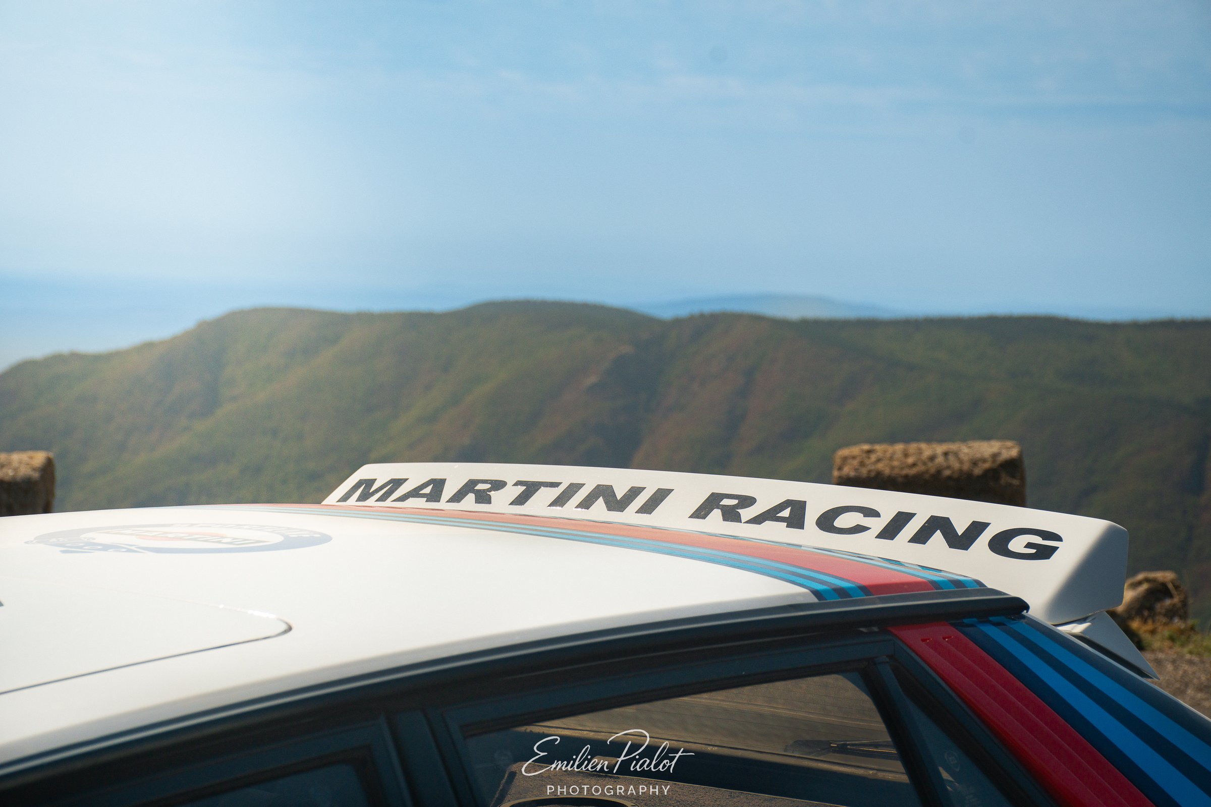 Détail de l'aileron arrière avec l'inscription Martini Racing
