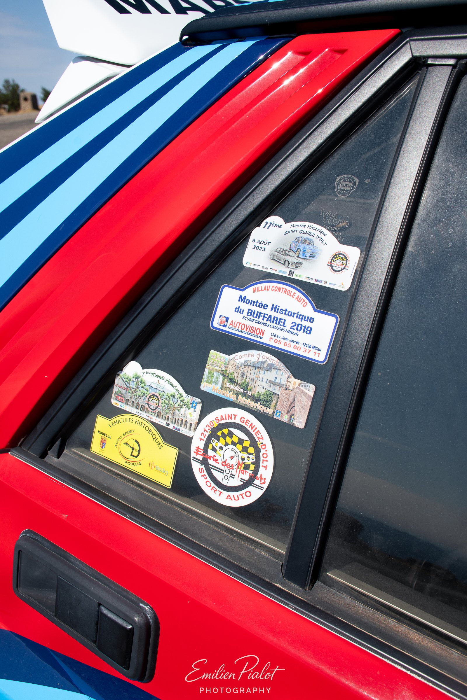Autocollants de montées historiques sur la vitre arrière