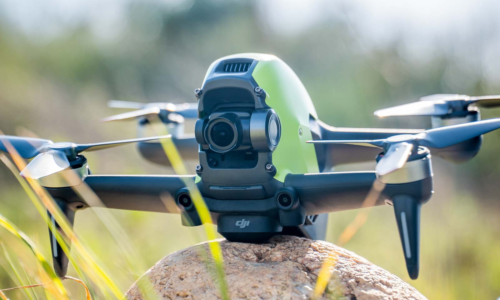 Drone FPV survolant les Cévennes
