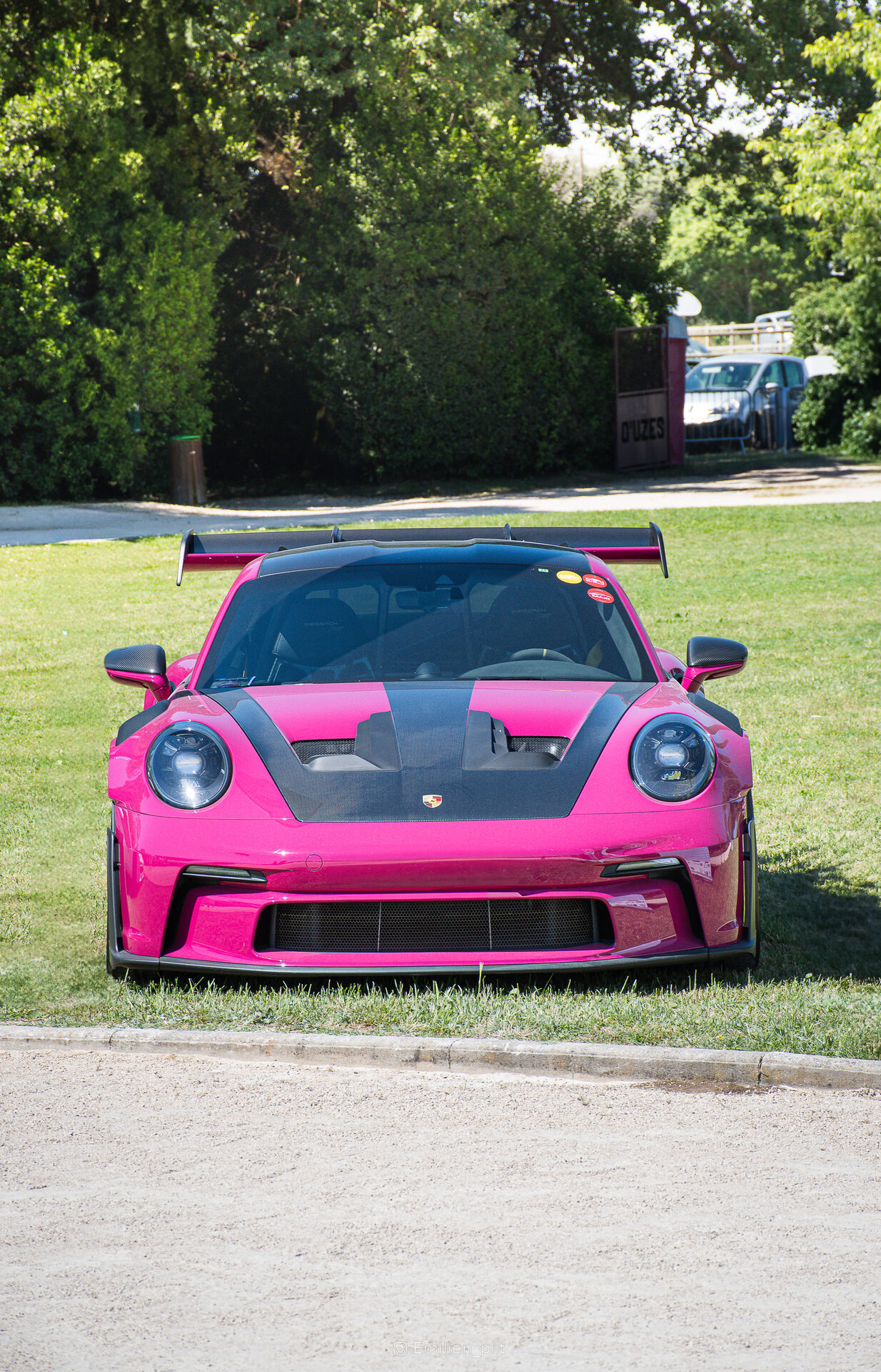 Détail du becquet arrière et de l'écusson Porsche